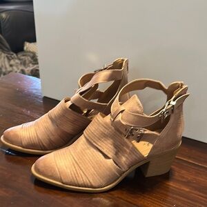 New Women's Tan Ankle Boots with adjustable straps. Size 10. Heel height 3”